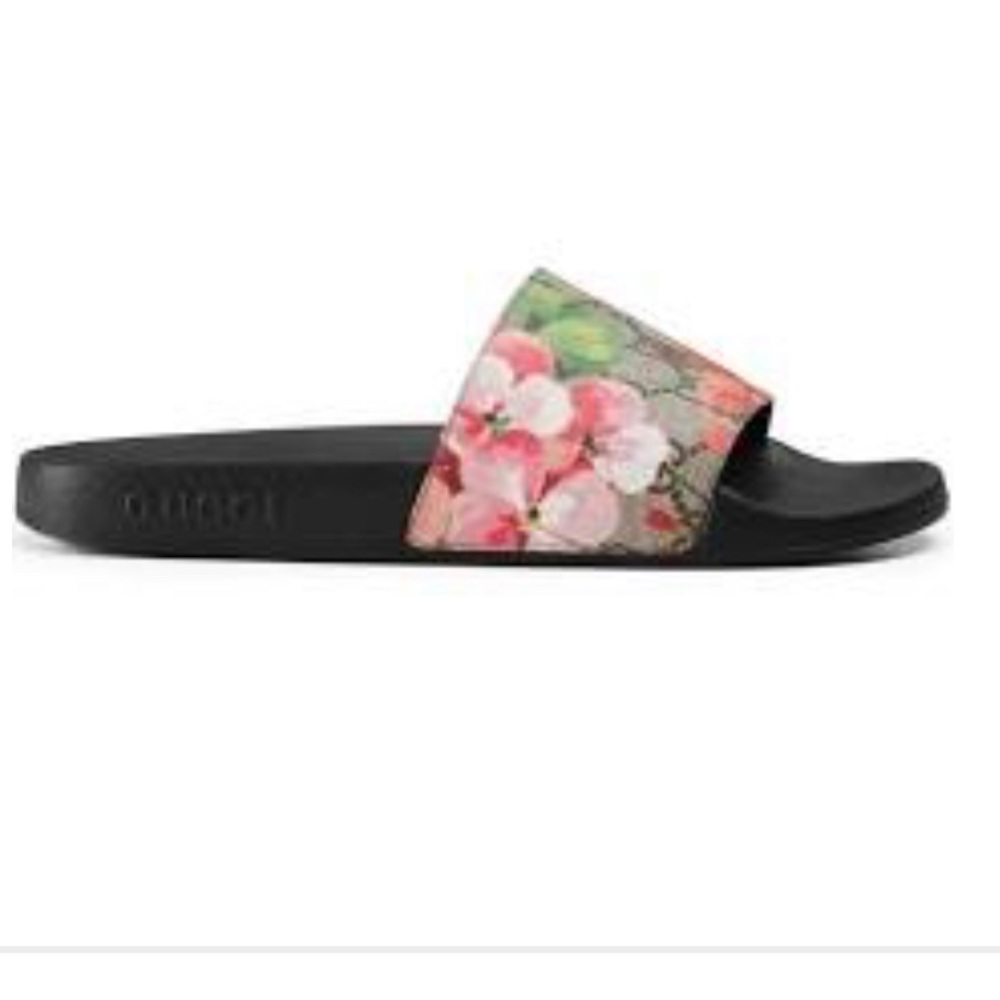 Women’s Gucci slides. Like brand new.